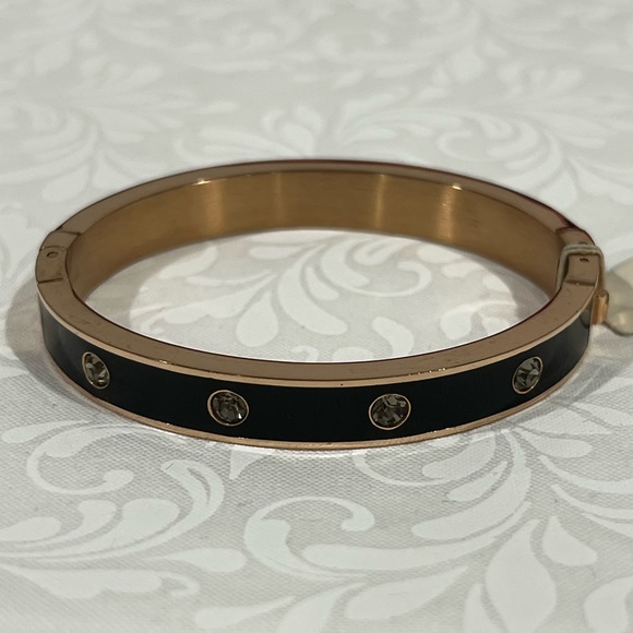 Nwt Fossil Rose Gold Tone Black Enamel With Rhinestones Hinged Bangle Bracelet - Picture 1 of 6